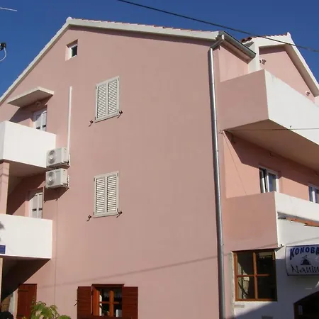 Nanini Apartment Prvic Luka